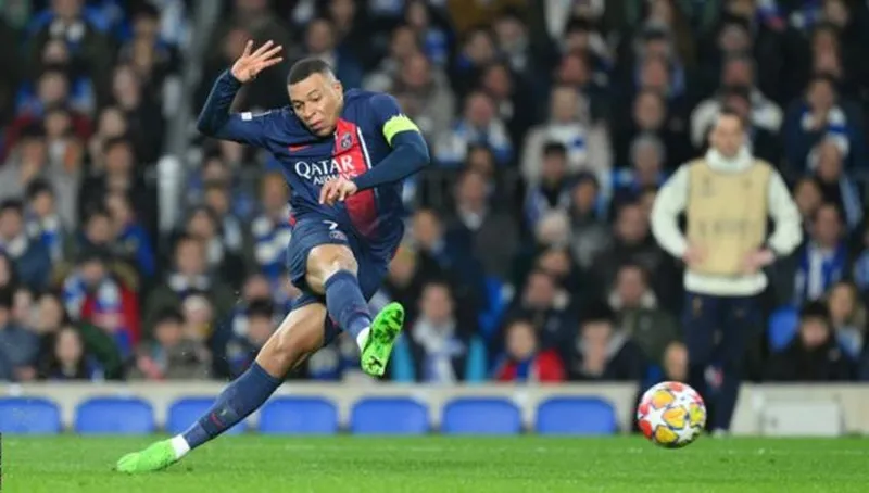 Mbappe ghi cả hai bàn thắng trong chiến thắng 2-1 trước Real Sociedad. kylian-mbappe1-2465.jpg