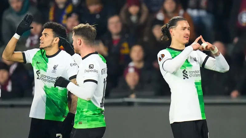 Darwin Nunez ghi 2 bàn giúp Liverpool đánh bại Sparta 5-1 và tiến một bước lớn tới tứ kết.