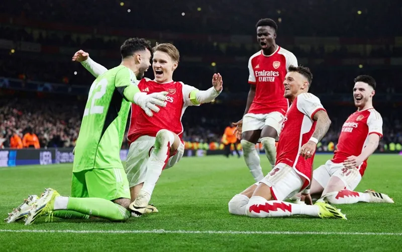David Raya đẩy 2 quả đá phạt đền giúp Arsenal thắng 4-2 trong loạt sút luân lưu trước Porto.