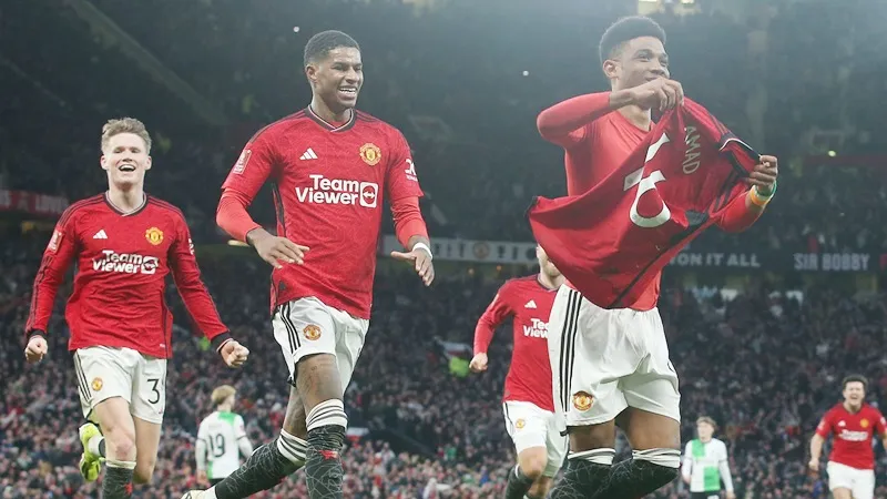 Amad Diallo khiến Old Trafford bùng nổ với bàn quyết định đánh bại Liverpool 4-3 sau hiệp phụ.