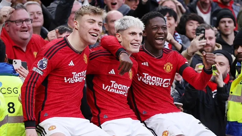 Tìm kiếm và phát triển những ngôi sao tiềm năng là ưu tiên của Man.United trong tương lai. Erik ten Hag 1.jpg