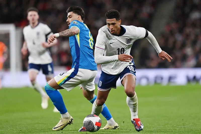 Jude Bellingham không thể giúp tuyển Anh tạo nên thế trận tốt trước Brazil. England1.jpg