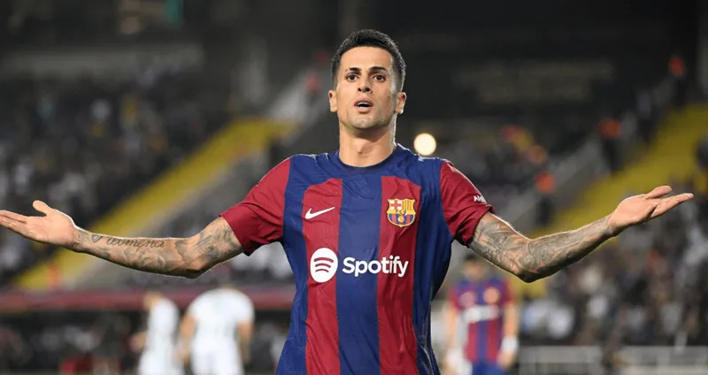 Joao Cancelo khẳng định hạnh phúc và muốn tiếp tục gắn bó với Barcelona. Pep Guardiola 1.png