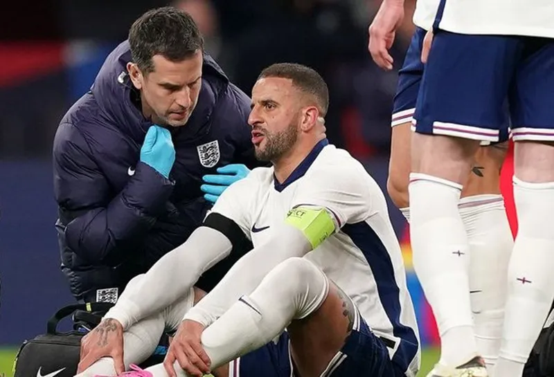 Kyle Walker tránh được chấn thương gân kheo nghiêm trọng gặp phải ở tuyển Anh.