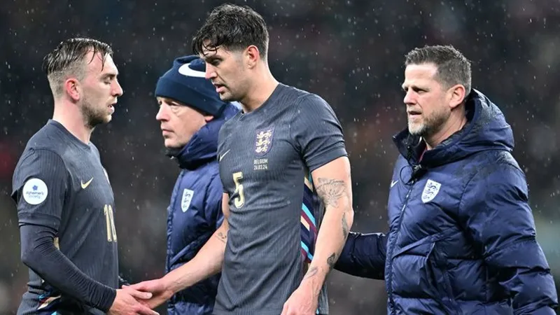 John Stones được thay ra sau khi nghi ngờ dính chấn thương cơ phụ chỉ sau 10 phút. England1.jpg