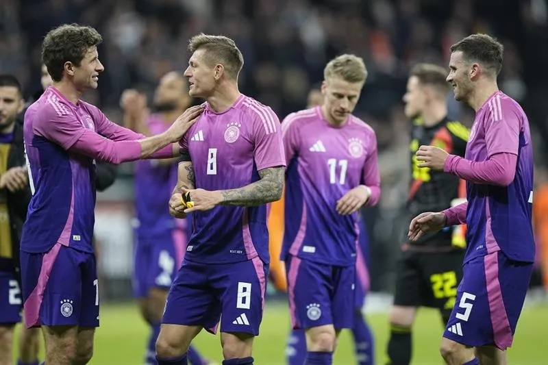 Tiền vệ Toni Kroos đã tạo tác động lớn sau khi quyết định nối lại sự nghiệp quốc tế. Germany1.jpg
