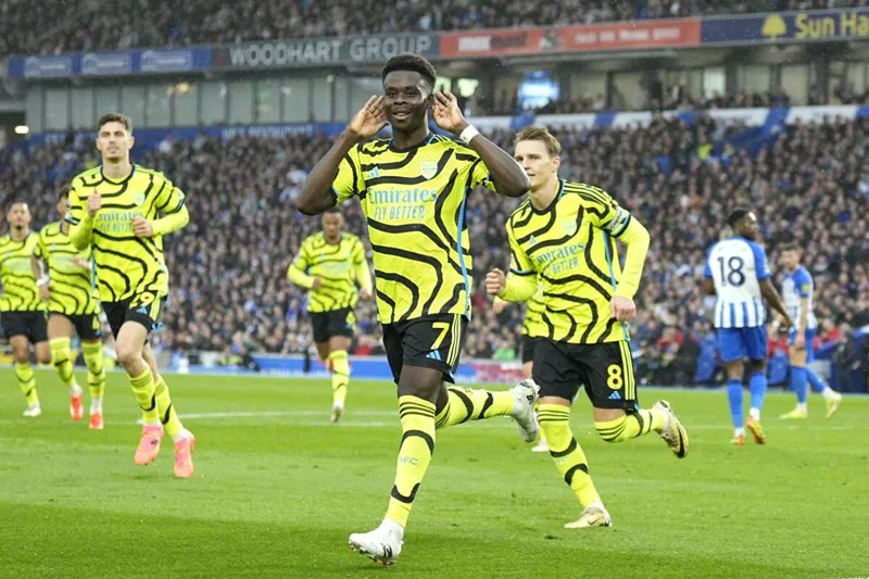 Arsenal đã giành lại vị trí đầu tiên sau chiến thắng 3-0 ngay trên sân của Brighton.