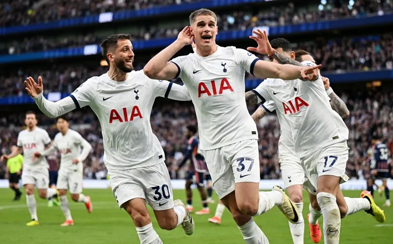 Tottenham gia tăng hy vọng tham dự Champions League với chiến thắng 3-1 trước Nottingham Forest.