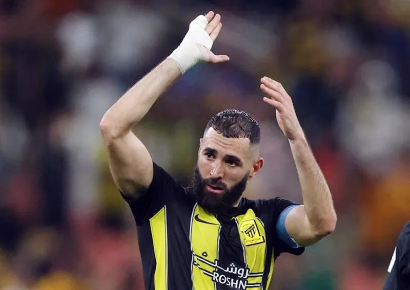 Karim Benzema giúp Al Ittihad giành chiến thắng 2-1 trước Al Wehda.