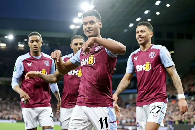 Aston Villa tiến gần hơn chiếc cúp châu Âu đầu tiên sau hơn 4 thập niên khi thắng 2-1 trước Lille