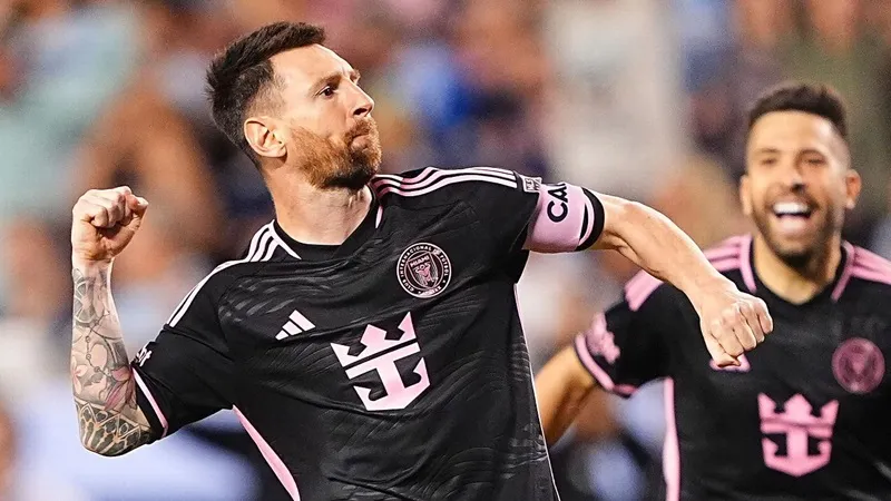 Lionel Messi giúp Inter Miami giành chiến thắng 3-2 trước chủ nhà Sporting Kansas City.