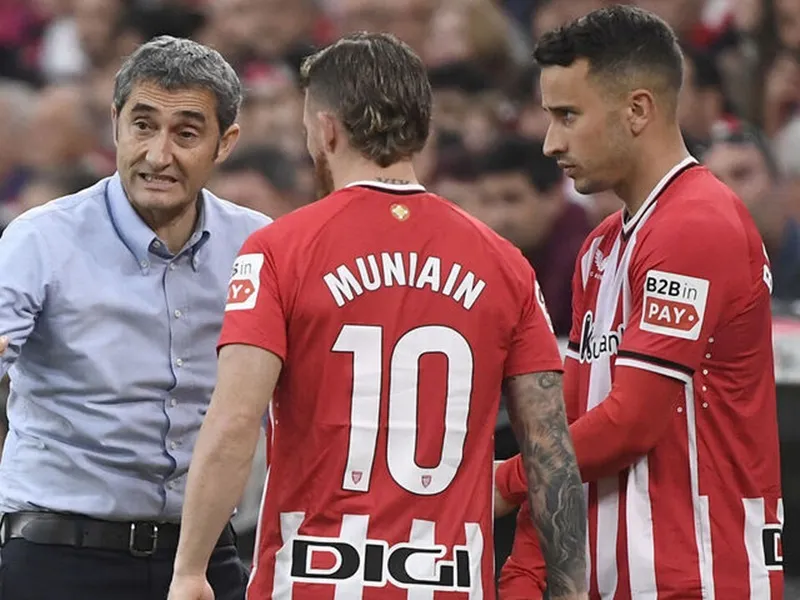 HLV Ernesto Valverde của Athletic thất vọng vì tụt lại trong cuộc đua tốp 4. Athletic Club.jpg