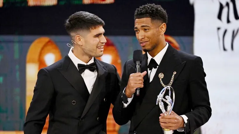 Tiền vệ trẻ của Real Madrid Jude Bellingham nhận giải thưởng VĐV đột phá nhất năm 2023.