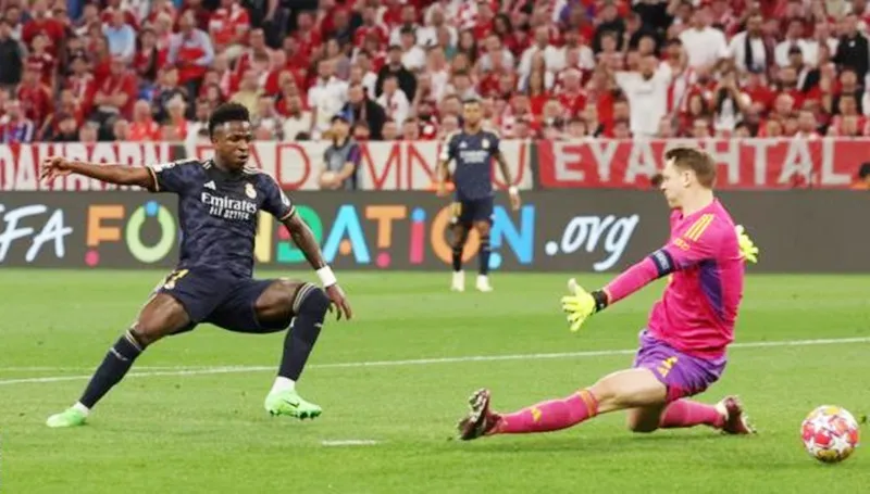 Vinicius Junior đánh bại Manuel Neuer trong thế đối mặt để mở tỷ số và cũng là người khép lại trận hòa. Bayern.jpg