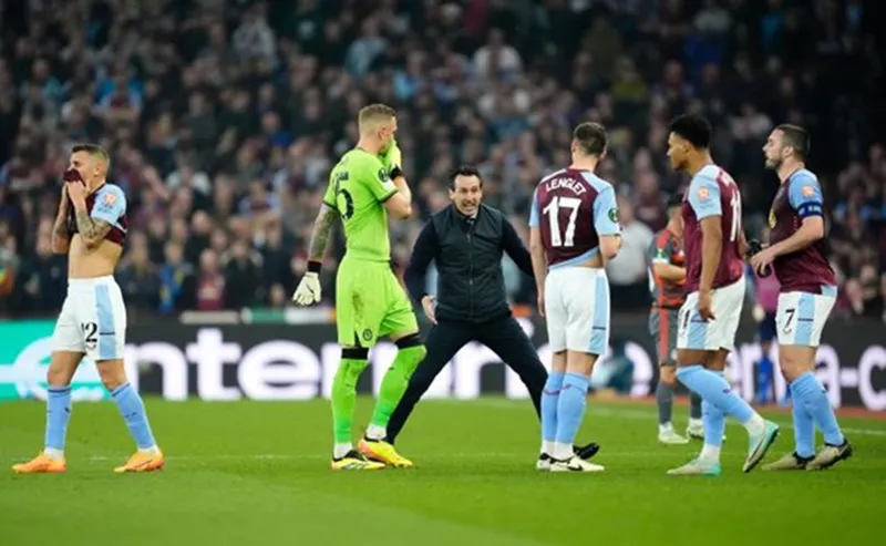 HLV Unai Emery và Aston Villa dường như đang hụt hơi vào đoạn cuối mùa giải căng thẳng. Ayoub El Kaabi 1.jpg