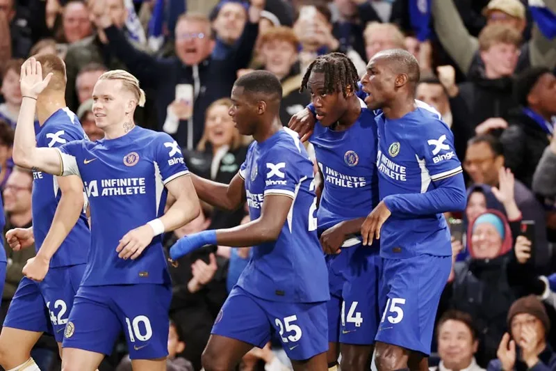 Chelsea thắng 2-0 thuyết phục trước Tottenham để nâng cao hy vọng giành suất dự cúp châu Âu mùa tới. Mauricio Pochettino.jpg