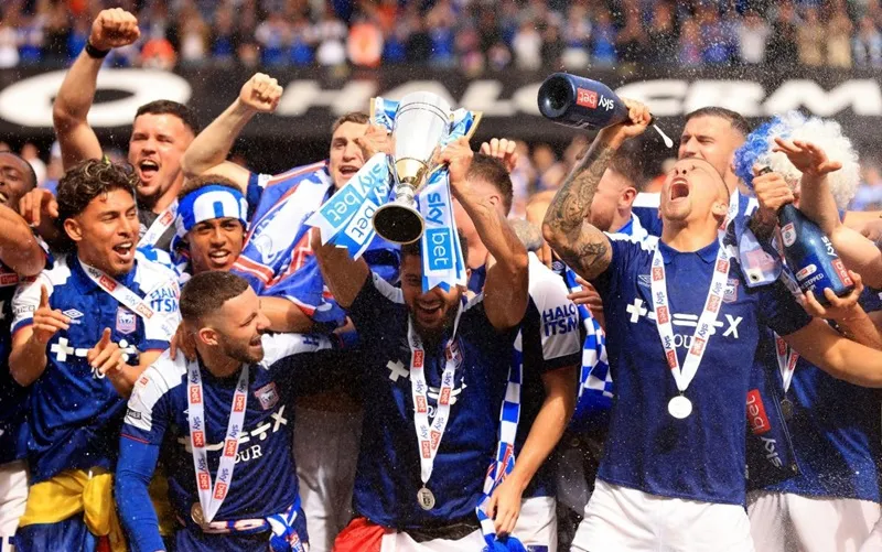 Ipswich giành tấm vé trực tiếp thăng hạng cuối cùng và trở lại Premier League lần đầu tiên kể từ năm 2002.