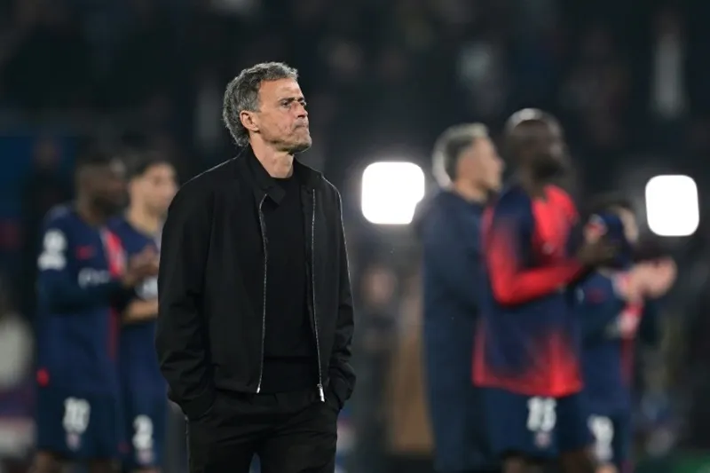 HLV Luis Enrique của PSG chỉ có một từ để mô tả thất bại là “Không thể tin được!”. Luis Enrique.jpg
