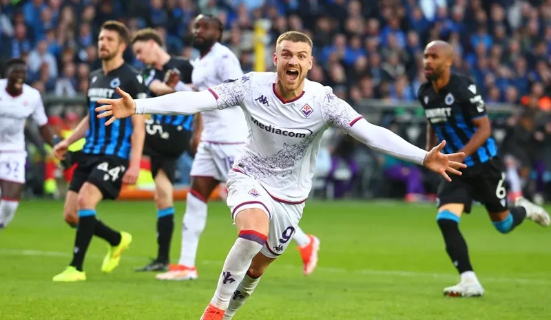 Lucas Beltran ghi bàn giúp Fiorentina cân bằng tỷ số hòa 1-1 ở lượt về trên sân Club Brugge.