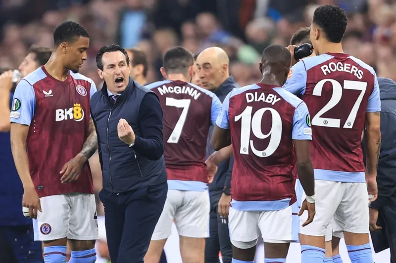 Aston Villa tìm cách lật ngược tình thế thua trước 2 bàn ngay trên sân Olympiakos. Emery.jpg