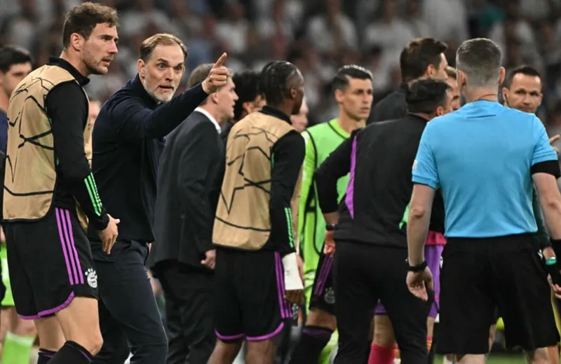 HLV Thomas Tuchel cho biết đây là “quyết định tai hại của trọng tài biên và trọng tài chính”. Matthijs de Ligt 1.jpg