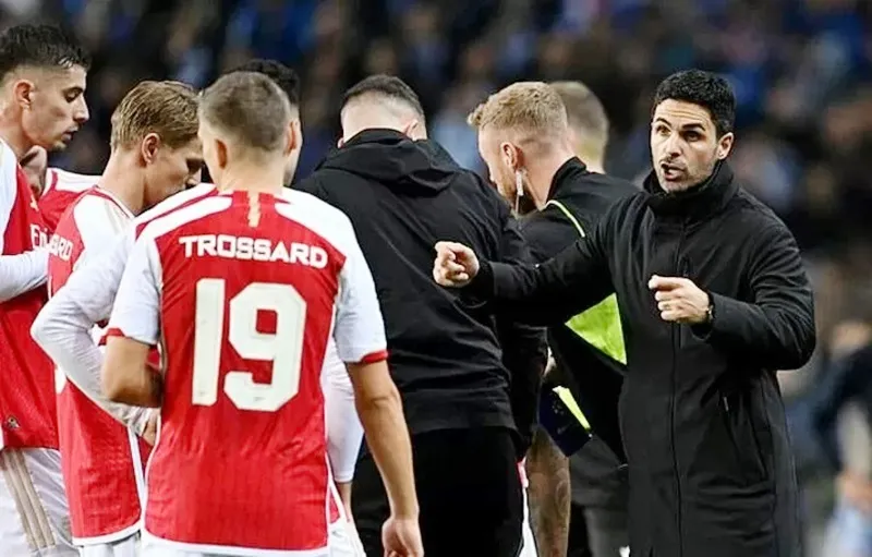 Nhưng thầy trò HLV Mikel Arteta phải tập trung vào cuối tuần này với mối nguy hiểm lớn tại Man.United. arteta-6845.jpg