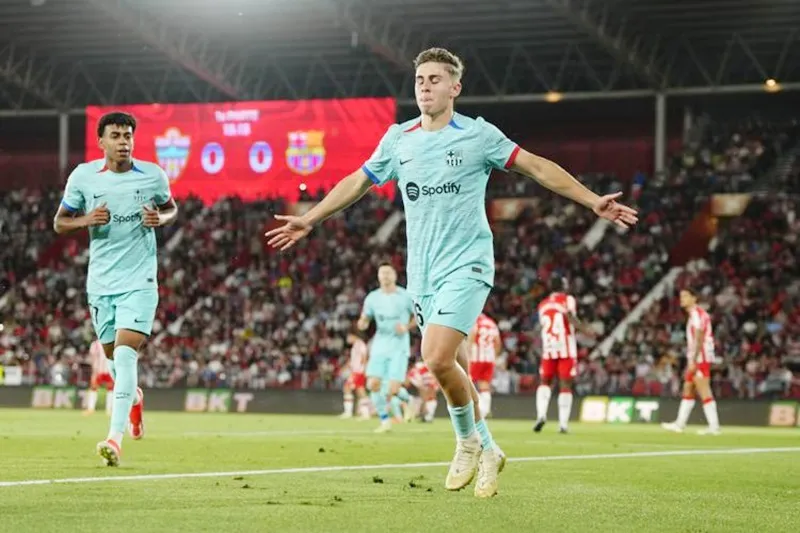 Tiền đạo Fermin Lopez ghi cả hai bàn thắng khi Barca đánh bại đội cuối bảng là Almeria 2-0. Almeria.jpg