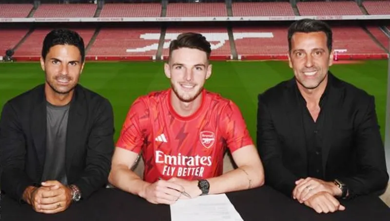 Giám đốc thể thao Edu có vẻ đang cảm thấy tiếc vì sự thiếu tự tin trong cuộc đàm phán mua Declan Rice từ West Ham. Declan Rice.jpg