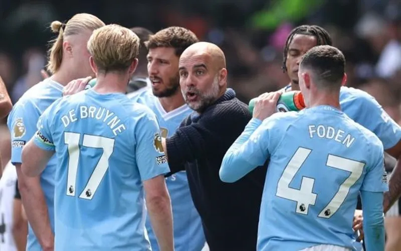 Thầy trò HLV Guardiola chỉ cách ngưỡng cửa lịch sử đúng một trận thắng. Guardiola1.jpg