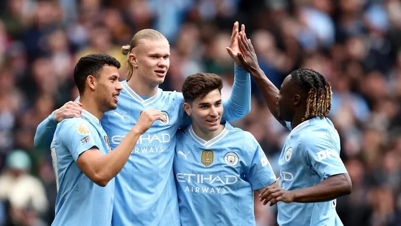 Guardiola cho rằng thành công của Man.City là nhờ một đội ngũ cầu thủ không ngại thử thách ông. Pep Guardiola1.jpg