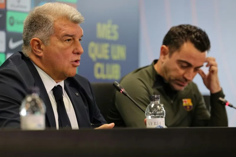 Chủ tịch Joan Laporta ám chỉ sa thải Xavi Hernandez vì đó là điều tốt nhất cho Barcelona.