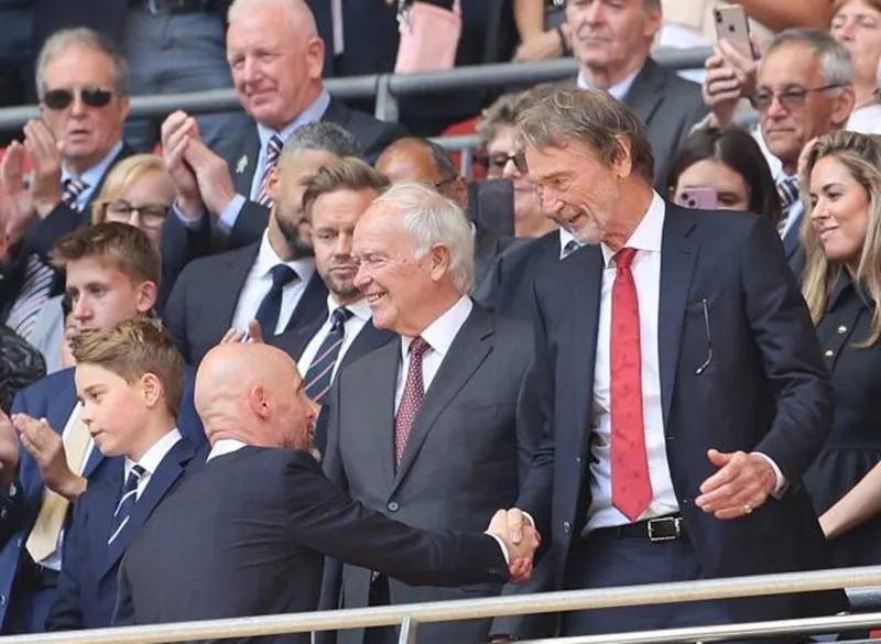 Sir Jim Ratcliffe không đề cập đích danh HLV Erik ten Hag khi chúc mừng đội bóng giành FA Cup.