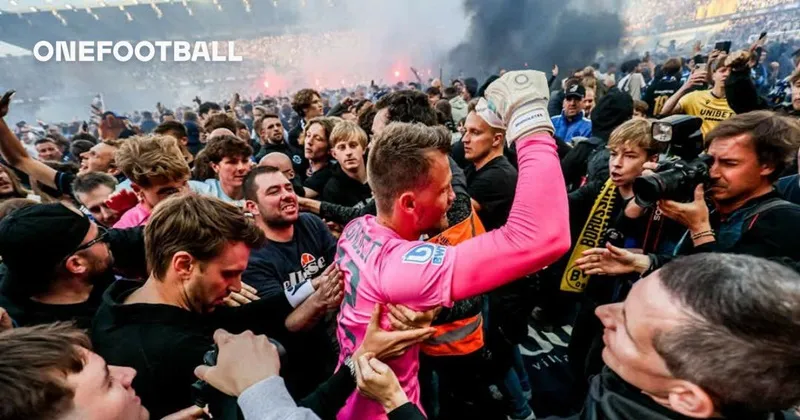 Club Brugge giành chức vô địch Bỉ thứ 19 sau khi vượt lên dẫn đầu trong cuộc chiến tay ba. Belgian.jpg