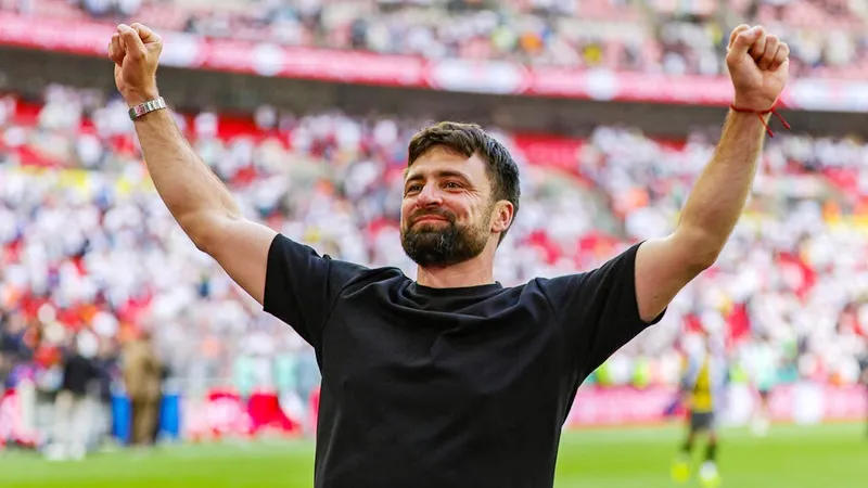 HLV Russell Martin đạt được thành công lớn ngay trong mùa giải đầu tiên cùng Southampton. Southampton1.jpg
