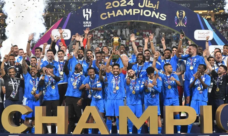 Al-Hilal quá mạnh khi vô địch với thành tích bất bại trong cả 34 vòng đấu. Al-Hilal.jpg