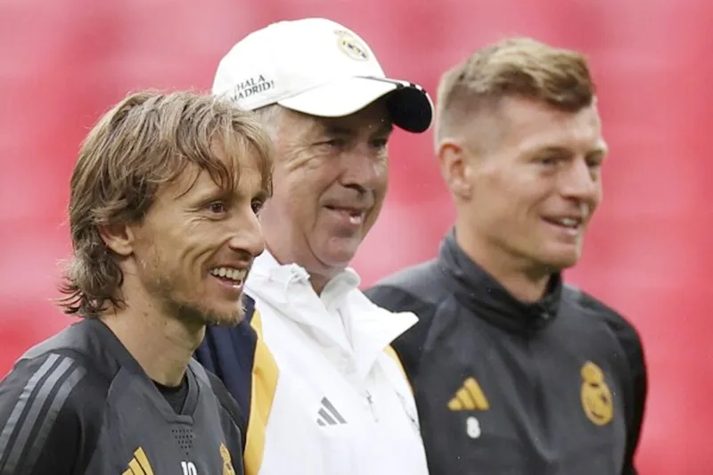 HLV Carlo Ancelotti và các ngôi sao Real Madrid khá thoải mái trước trận chung kết. Borussia Dortmund.jpg