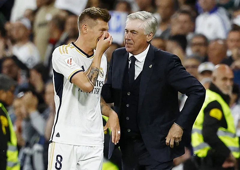 HLV Carlo Ancelotti cho biết ông muốn tiền vệ Toni Kroos xem xét lại quyết định giải nghệ.