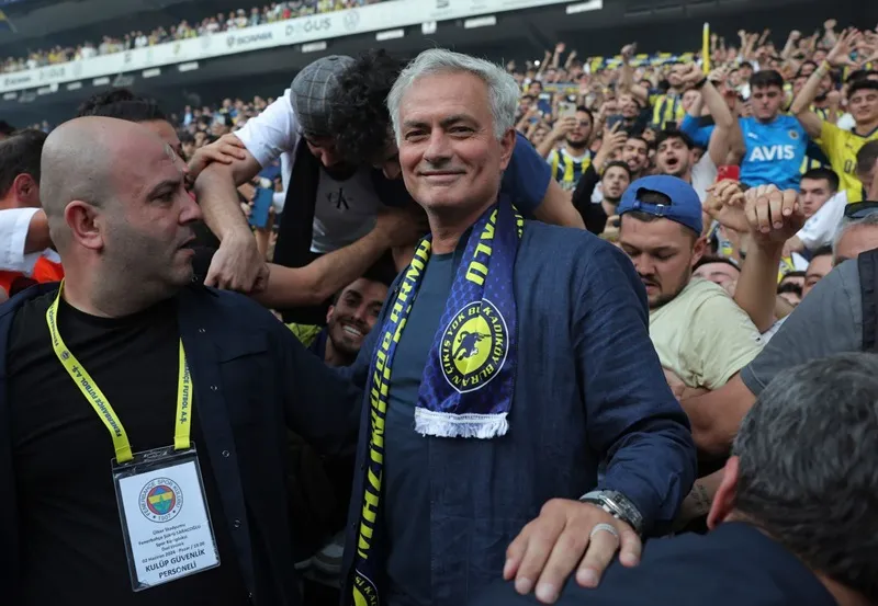 Fenerbahce bổ nhiệm Jose Mourinho làm tân HLV từ mùa giải tới.