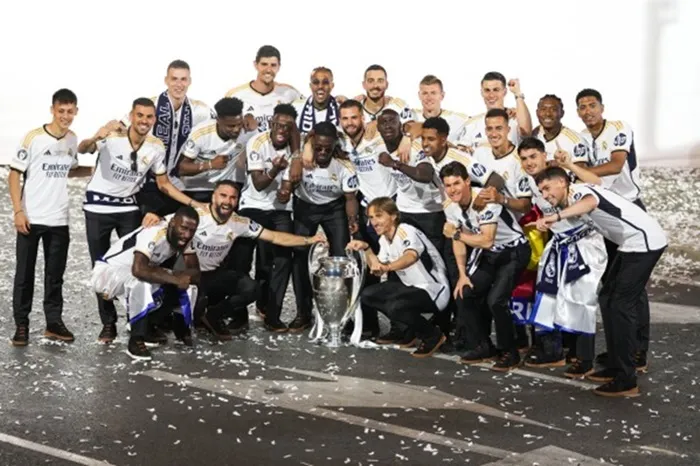 Real Madrid vô địch Champions League lần thứ hai trong ba mùa giải và lần thứ sáu trong 10 năm. Real Madrid.jpg