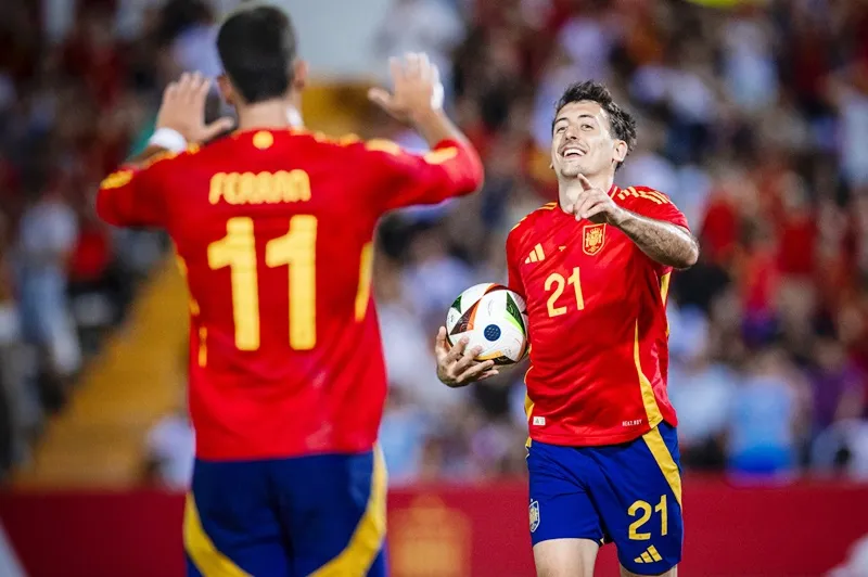 Mikel Oyarzabal lập hat-trick giúp Tây Ban Nha đánh bại Andorra 5-0. Mikel Oyarzabal.jpeg