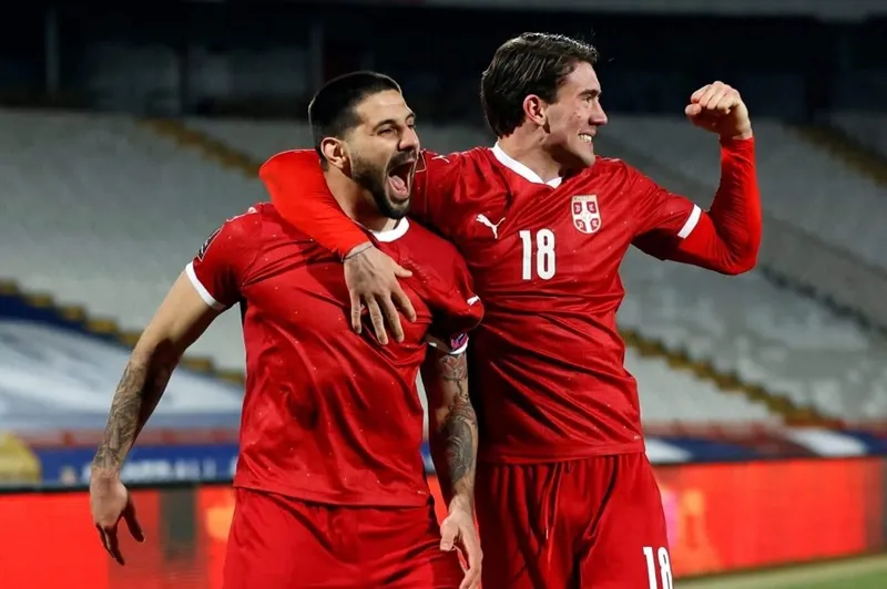 Những cái tên như Mitrovic và Vlahovic sẽ là điểm tựa trên hàng công của Serbia Mitrovic.jpg
