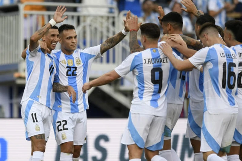 Angel Di Maria ghi bàn giúp Argentina giành chiến thắng tối thiểu 1-0 trước Ecuador.