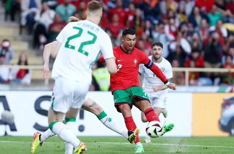 Ronaldo vẫn sắc bén để dẫn dắt đội tuyển Bồ Đào Nha mạnh mẽ này lần thứ 2 vô địch châu Âu. Ronaldo1.jpg