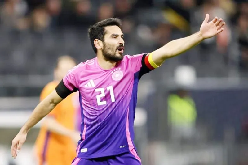 Ilkay Gundogan là đội trưởng tuyển Đức đầu tiên có dòng dõi Thổ Nhĩ Kỳ tại một giải đấu lớn. Gündogan.jpg