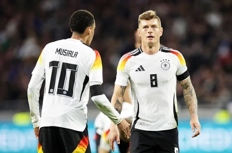 Toni Kroos đã thể hiện tầm ảnh hưởng của một thủ lĩnh trong và ngoài sân cỏ.