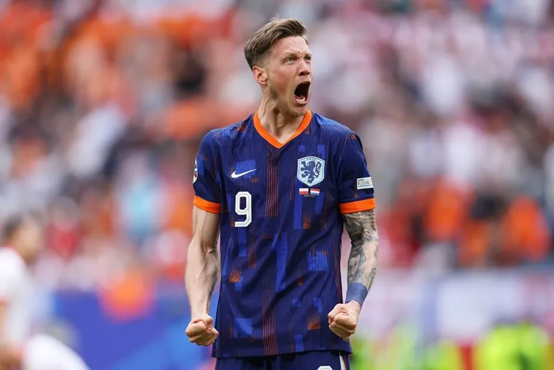 Wout Weghorst ăn mừng phấn khích khi ghi bàn chỉ sau 2 phút 18 giây có mặt trên sân. Weghorst1.jpeg