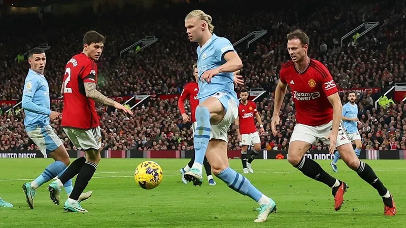 Mùa giải mới được hâm nóng bằng trận tranh Community Shield diễn ra ngày 10-8 giữa Man.City và Man.United. Community Shield.jpg
