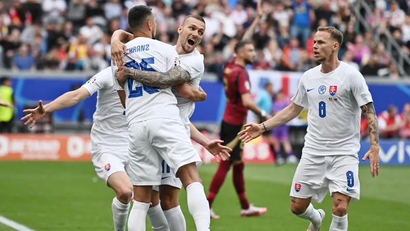 Slovakia gây ra cú sốc lớn đầu tiên của giải khi quật ngã đội tuyển hạng 3 thế giới là Bỉ.