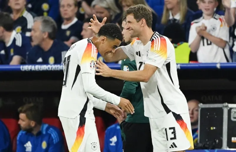 Thomas Muller vào thay Jamal Musiala là hình ảnh tiêu biểu cho sự chuyển giao đang diễn ra ở tuyển Đức.