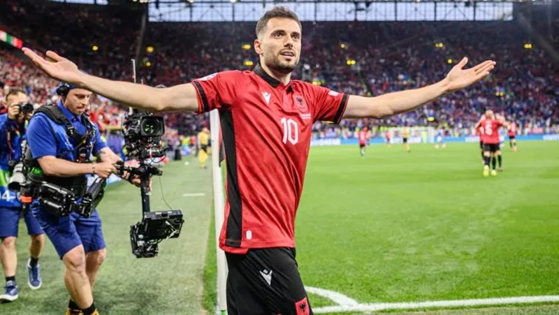 Nedim Bajrami (Albania) ghi bàn thắng nhanh nhất trong lịch sử giải đấu chỉ sau 23 giây.